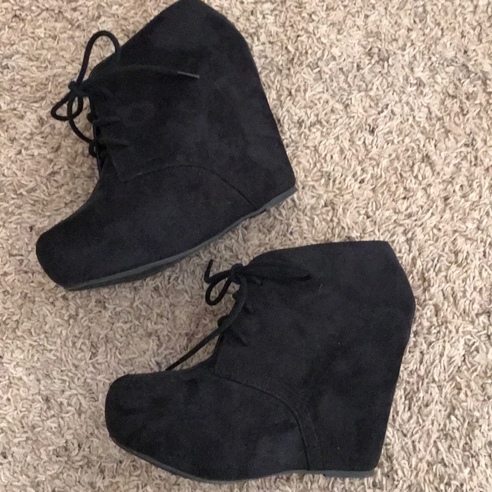 Black wedge shoes